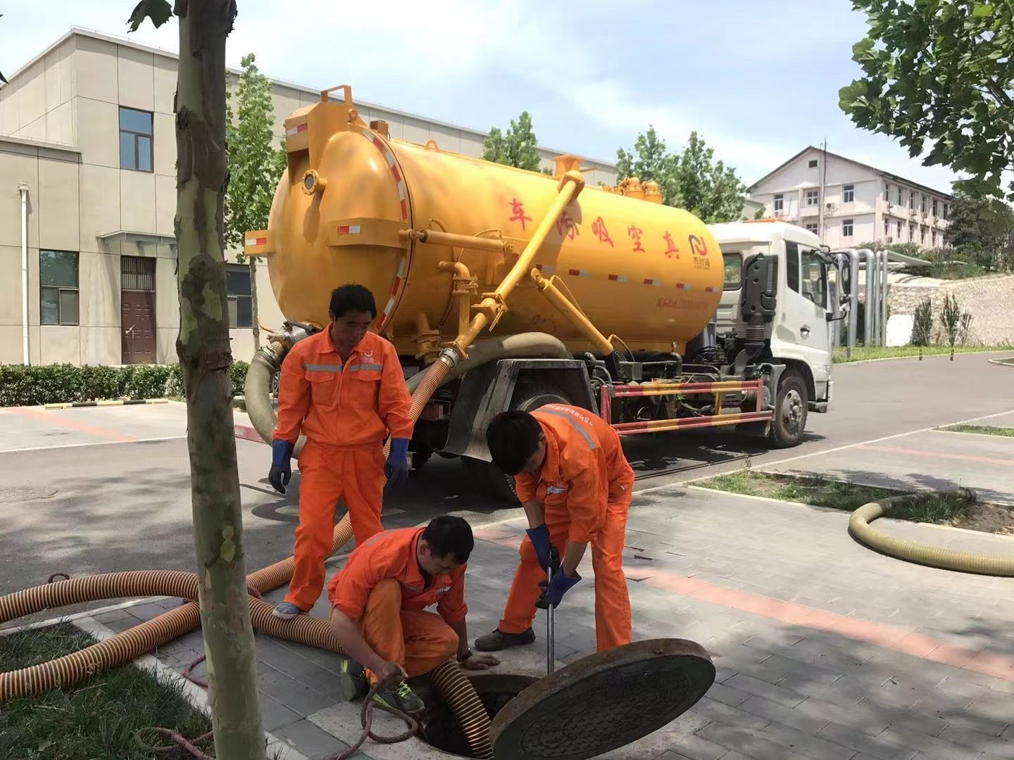 丹凤化粪池清理与5-8吨吸粪车施工效率分析